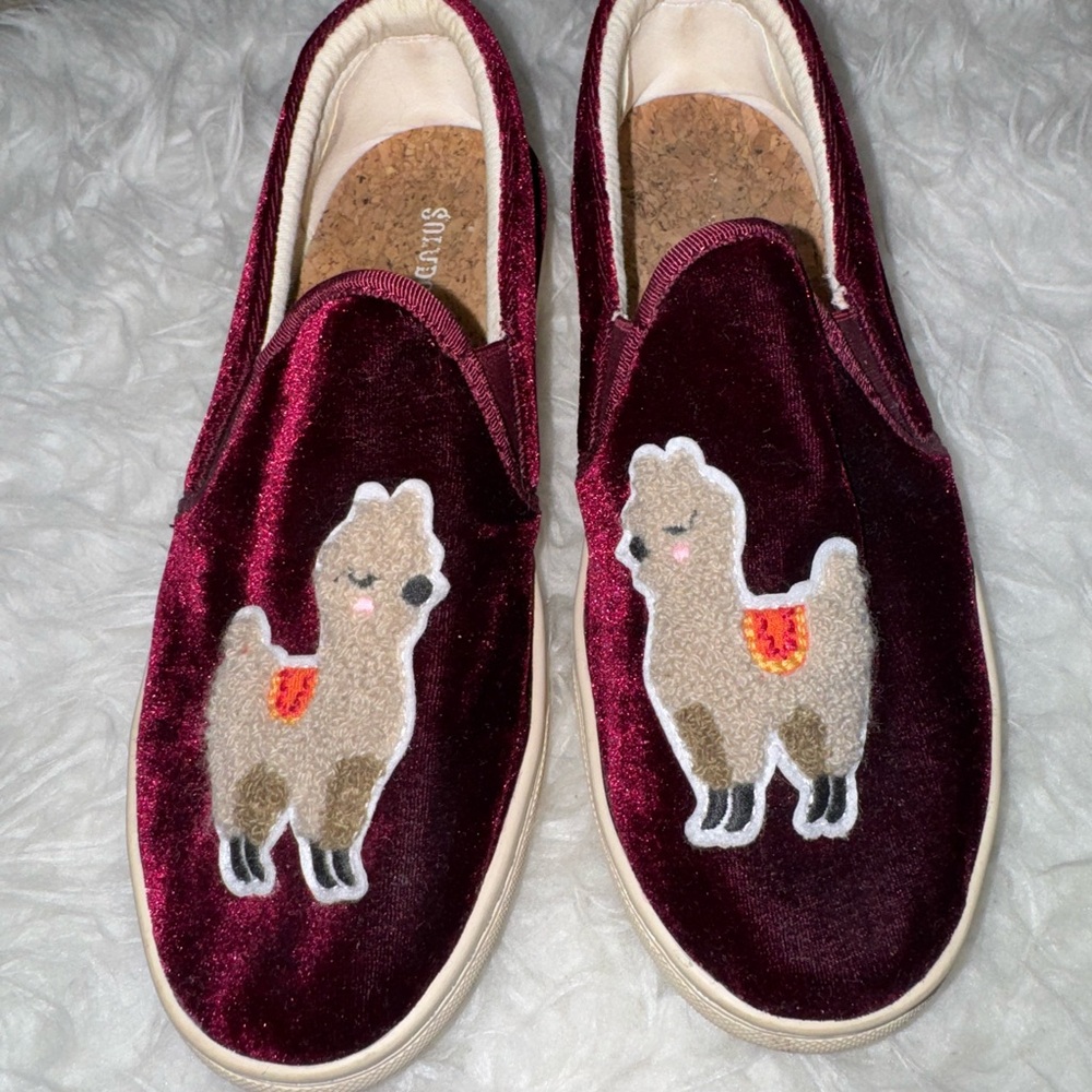 Burgundy Velvet Slip-On Shoes with Llama Design - 7.5 size